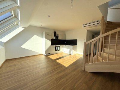 2 Zimmer DG Wohnung mit separatem Arbeitsbereich - großzügige Terrasse &amp; Klimaanlage - Erstbezug - UNBEFRISTETE Mietdauer