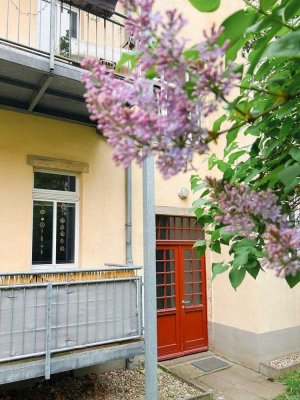 Individuelle Grundrissgestaltung - Freie 3-Zimmer-Altbauwohnung mit großem Balkon zum ruhigen Garten