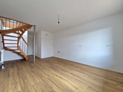 Helle 2,5-Zimmer-Wohnung mit Balkon und Garage: Erstbezug nach Sanierung mit Balkon