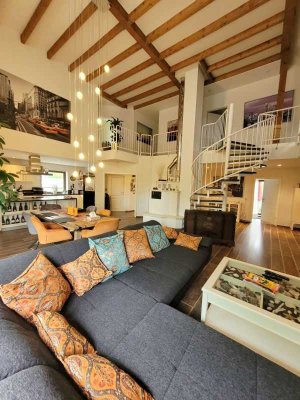 Loft-like freestanding single family home