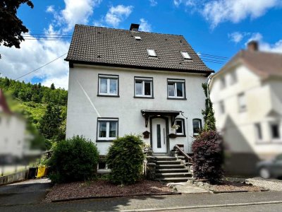 Saniertes Einfamilienhaus mit schönem Grundstück in Buschhütten