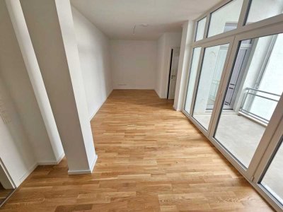 Wohnen in einer Denkmalimmobilie - 
2 Zimmer inkl. Terrasse + Parkett+ Bad mit Dusche + HWR + SP