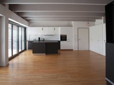 Echtes Loft in Schorndorf mit 4 Schlafzimmern, großer Terrasse, Garten und Garagen
