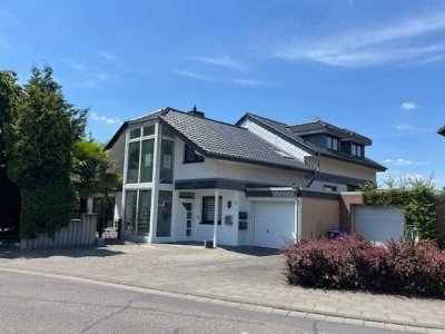 Arbeiten/Wohnen oder Mehrgenerationenhaus: Haupthaus (220 m²) und 2 Einliegerwhg. (145 m²)