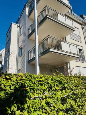 Top gepflegte 3-Zi. Whg. / ca. 120 m² Wfl. / 2 Balkone / 2 TG-Stellplätze /  Top Lage Sulzbach (Ts.)