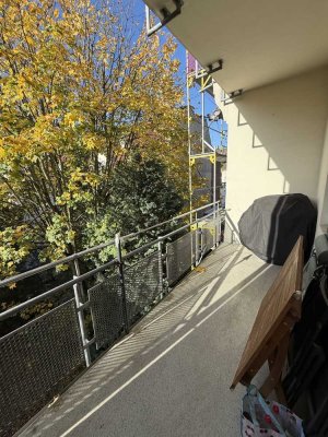 �� KREUZVIERTEL - Wohnung mit Wohnküche, Westbalkon, Laminat, Fliesen & Wannenbad