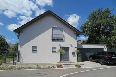 Moderne Eleganz trifft Energieeffizienz – Kampa KfW 40+ EFH mit Photovoltaik und Luxusausstattung