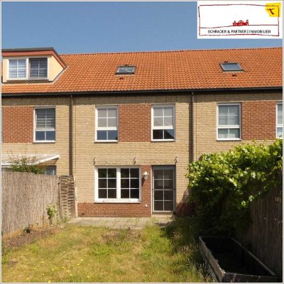 Sonnig, grün, stadtnah! Reihenmittelhaus mit Garten und  KFZ-Stellplatz
