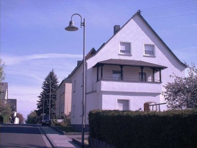 Helle und freundliche 2-Zimmer-Wohnung mit Balkon in ruhiger zentraler Lage in Emmelshausen
