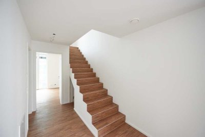 Moderne, helle 3,5-Zimmer-Maisonette-Wohnung mit Balkon und vielen Details