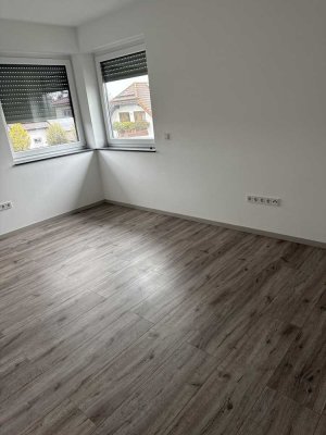 Moderne 5-Zimmer Wohnung mit Balkon im 2. OG in Lautzenbrücken