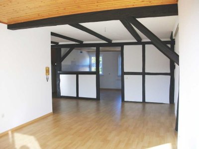 GEMÜTLICHE 3,5-ZIMMER-DACHGESCHOSSWOHNUNG IM HERZEN VON NETTLINGEN!!!