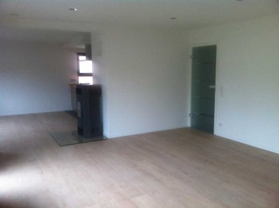 Exklusive 3,5-Zimmer-Wohnung mit großer Terrasse und EBK in Flein, Provisionsfrei!!! zu vermieten