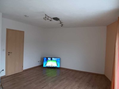 Renovierte 2-Zimmer-Dachgeschosswohnung in der Rötestraße, in Leonberg-Gebersheim.