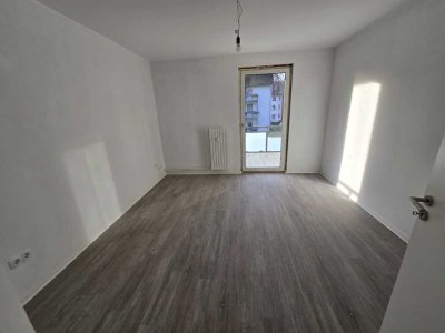 2 Zimmer plus Wohnküche, frisch saniert, mit Balkon in Reisholz