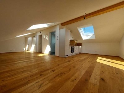 Hoch oben, wo das Leben leicht wird – stilvolle Dachgeschosswohnung in Dingolfing