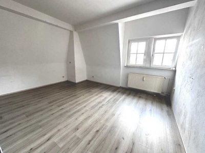 Einziehen und Wohlfühlen! – 2,5  Zimmer suchen neue Nachmieter!