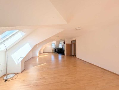 Von Privat: Schöne DG-Wohnung in der Innenstadt von Landau