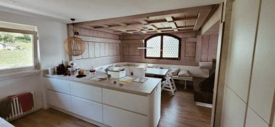 Geräumige 6-Zimmer-Wohnung mit Balkon und Einbauküche in Dogern