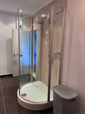 Schöne und gepflegte 2-Zimmer-Wohnung mit geh. Innenausstattung mit Balkon und EBK