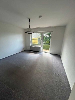Wohnträume wahr werden lassen! 3 Zimmerwohnung mit Balkon zum 01.12.2025 zum selbst gestalten! 3 KM