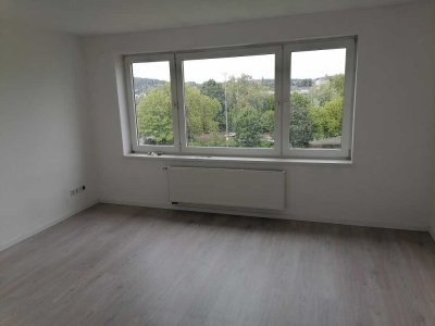 EINZUGSFERTIG ! 2 Zi.,Wohnküche m. EBK,DB,3.OG TOP renoviert