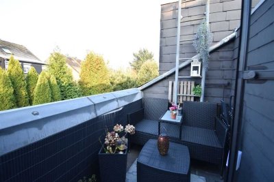 NE-Hoisten! Gemütliche 2-Zi-Whg mit EBK & Balkon im 2-Parteienhaus