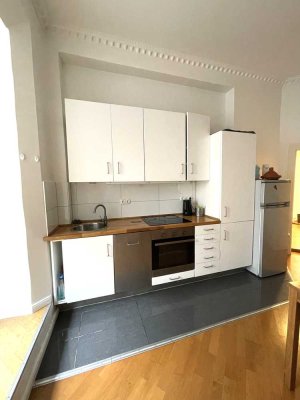 Von privat: 5-Zimmer Altbauwohnung mitten in Eimsbüttel