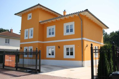 Echt mediterranes, neuwertiges Einfamilienhaus mit gehobener Innenausstattung und Pool