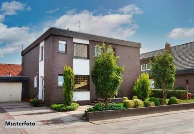 Kapitalanlage + Dreifamilienhaus mit Garage und Carport +