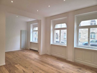 Ideal für Altbauliebhaber- schönen 2,5 -EG-Wohnung mit EBK