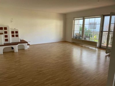 Oberursel, 4-Zimmer-Wohnung mit Gartenanteil im Hochparterre, nahe Feld und Wiesen!