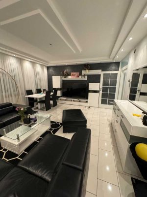 Freundliche und neuwertige 5-Zimmer-Maisonette-Wohnung mit geh. Innenausstattung mit EBK