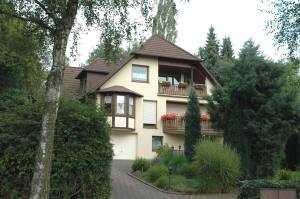4,5-Zimmer-EG-Wohnung  in bevorzugter Lage mit Loggia, Garten und Terasse in Bochum