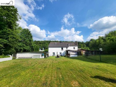Charmantes Mehrfamilienhaus in Waldrandlage mit großem Grundstück und Ausbaupotenzial
