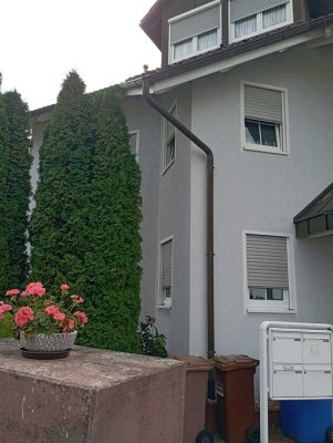 Freundliche 4-Zimmer-Wohnung in Waldbüttelbrunn