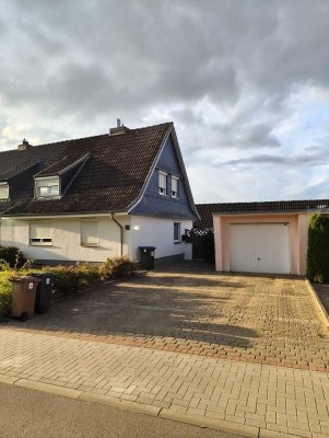 Gepflegte Doppelhaushälfte mit Garage in Lübeck-Kücknitz