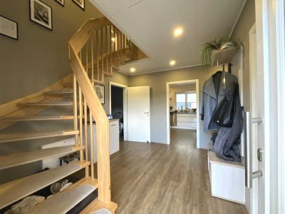 Modernes Einfamilienhaus 157 m² in Nieste mit Terrasse, Garten und Garagen