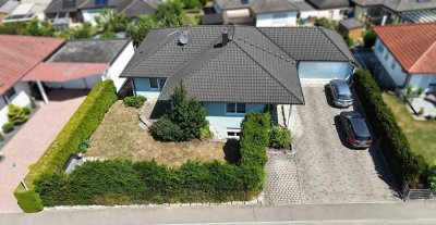 Bungalow mit Einliegerwohnung in ruhiger Ortsrandlage