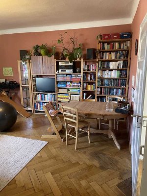 Große Altbauwohnung im Zentrum von Karlsruhe