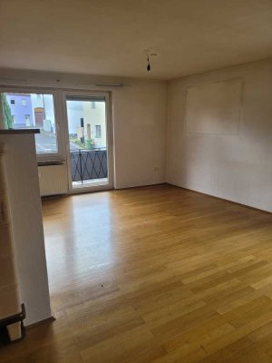 Helle und gepflegte 3-Zimmer-Wohnung mit Balkon und Gartennutzung in Plößberg