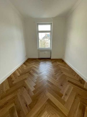 Sanierte, freie 3 ZiWhg. am Günthersburgpark in sehr schönem Stilaltbau mit Balkon u. EBK