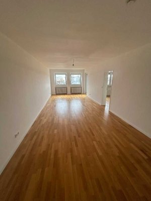 Sehr Schöne 2- Zimmer Wohnung in Germering mit EBK & Balkon