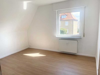 Schöne 2 Zimmer Wohnung, mit großer Wohnküche, modernem Badezimmer und Dachterrasse.  in Bürstadt