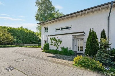 Wohlfühlen im Grünen – modernes Reihenendhaus mit Kamin, Garten und 5 Stellplätzen