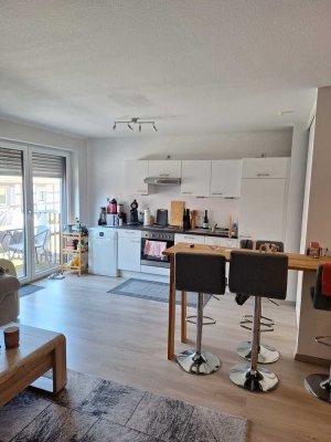 Geschmackvolle, gepflegte 2-Raum-Wohnung mit geh. Innenausstattung mit Balkon und EBK