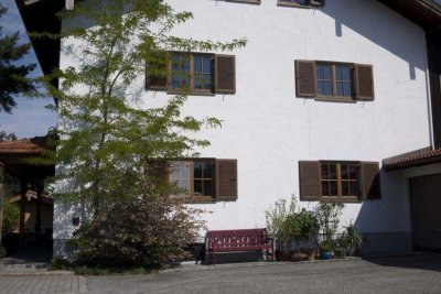 Möblierte 2,5-Zimmer Dachgeschosswohnung in Raubling