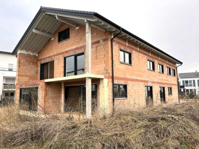 Wohnhaus-Rohbau mit Dach, Fenster, teilw.Rohinst. u. 4 intergr. Garagen in 86690 Mertingen!