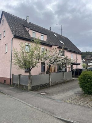 6-Familienhaus mit 6 KFZ Stellplätzen und großem Garten in Merklingen