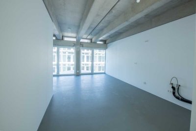 Neubau-Wohnung im Erstbezug: Wohnen auf zwei Ebenen mit viel Raum, Einbauküche und Terrasse